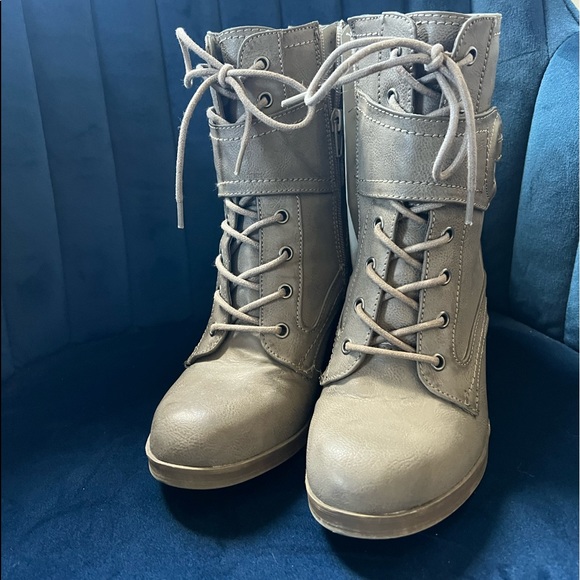 Guess lace up ankle boots - Picture 2 of 11